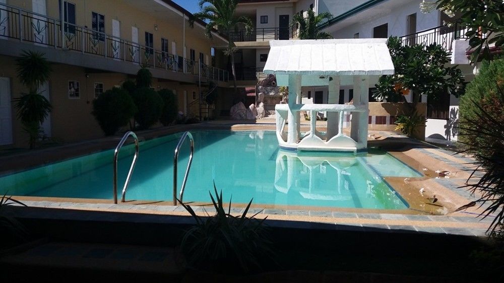 Richdel Hotel Resort Мактан Экстерьер фото