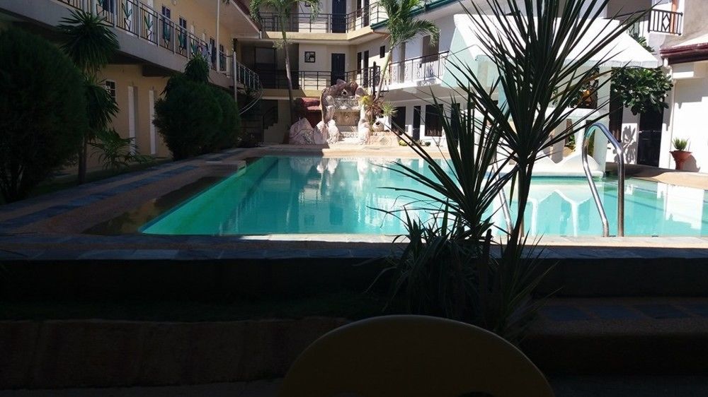 Richdel Hotel Resort Мактан Экстерьер фото