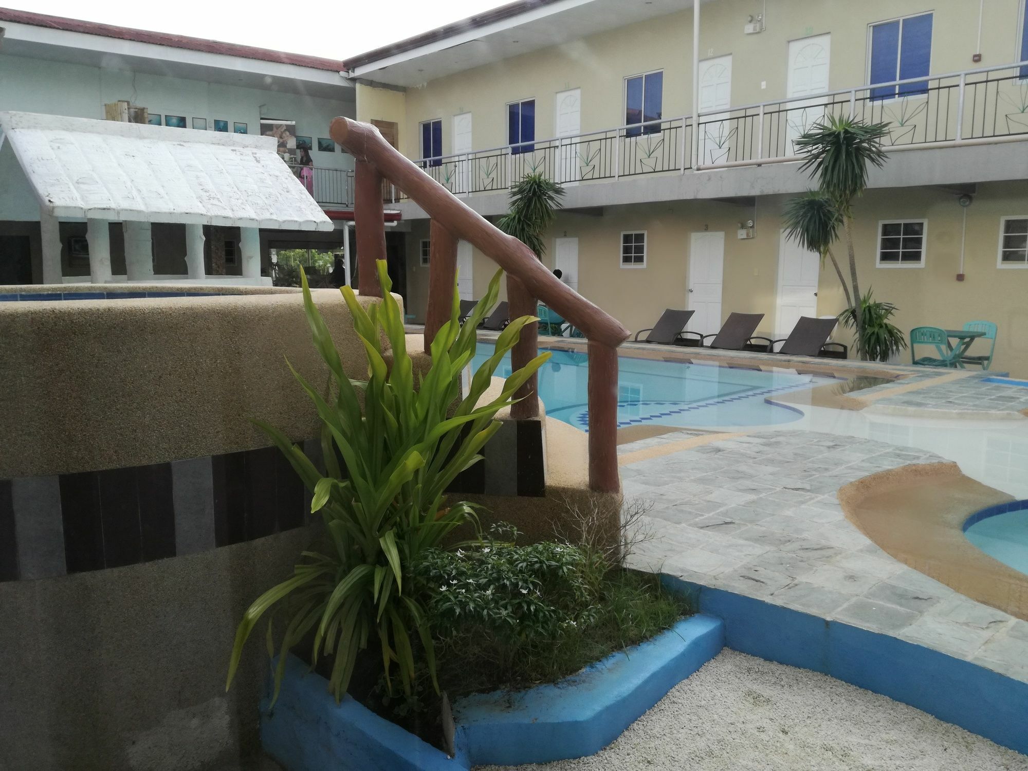 Richdel Hotel Resort Мактан Экстерьер фото
